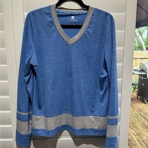 FREE2B Active Wear top.